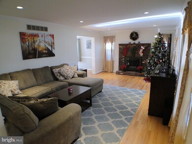 636 Maple Ave, Aldan, PA 19018 - photo 2