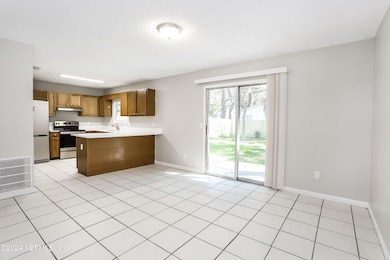 004-photo-dining-room-8979834