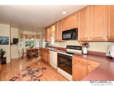 106 Thistle Knoll Ct unit 10, Asheville, NC 28803 - photo 2