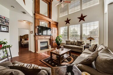 8104 Creek View Dr, North Richland Hills, TX 76180 - photo 6