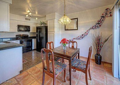 diningroomkitchen_700