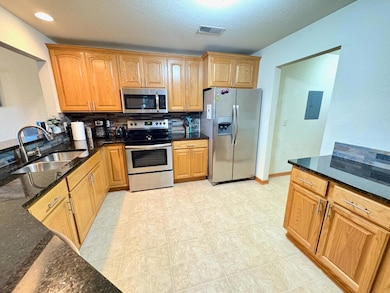 4864 S Forest Ridge Dr unit 25, New Berlin, WI 53151 - photo 3