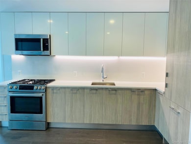 131-40 40th Rd, Flushing, NY 11354 - photo 3