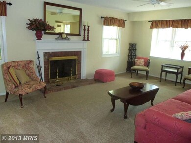 8718 Graystone Ln, Laurel, MD 20708 - photo 3