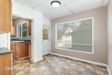 805 S Douglas unit 805 1/2 Douglas, Mount Pleasant, MI 48858 - photo 5