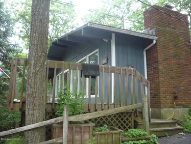 334 Mockingbird Ct, Pocono Mountain Lake Estates, PA 18324 - photo 2