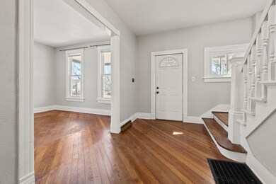 701 w 8th st entry hall