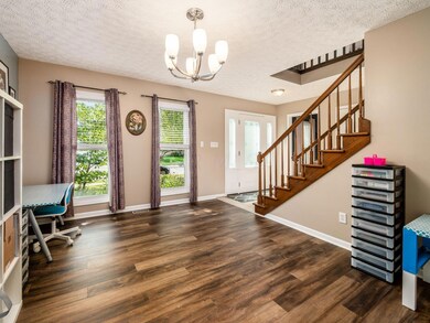 005_2f24e_c 752 Executive 033