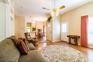 8426 Summertree Dr, Houston, TX 77040 - photo 6