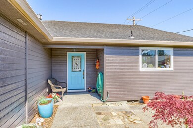 1380 Circle Wood Dr, Central Point, OR 97502 - photo 3