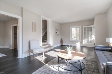 3327 Berkeley Rd, Cleveland, OH 44118 - photo 6