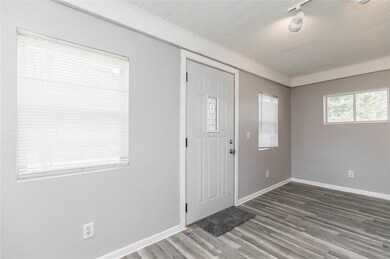 1721 2nd St SW, Cedar Rapids, IA 52404 - photo 4