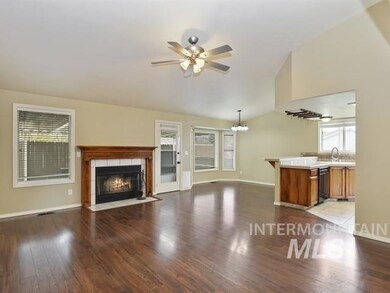 313 S Valley Dr, Nampa, ID 83686 - photo 5