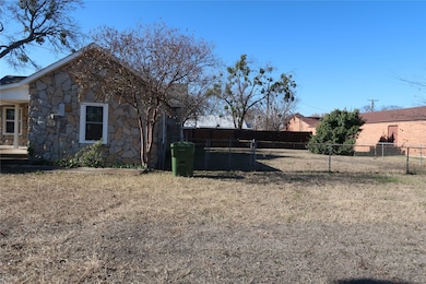 406 N Denny St unit B, Howe, TX 75459 - photo 2