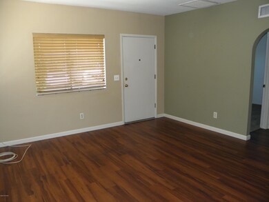 LARGE LIVING ROOM