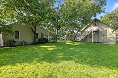 605 W Austin St, Fredericksburg, TX 78624 - photo 5
