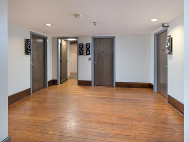 55_E_Main_St_207_02