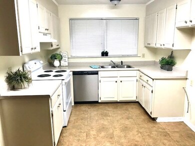 Fresh & Clean creamy white kitchen