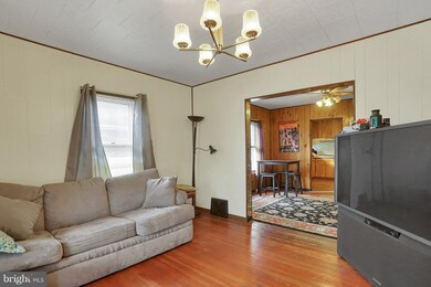 471 S 4th St, Chambersburg, PA 17201 - photo 2