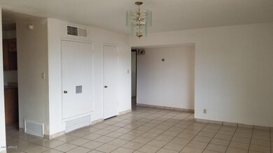 1422 10th living room