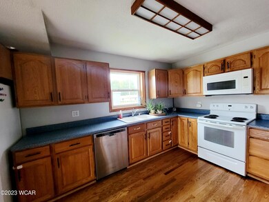 201 Elm St, Waynesfield, OH 45896 - photo 2