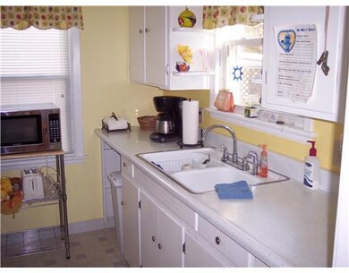 524 N Dexter Dr, Lansing, MI 48910 - photo 4