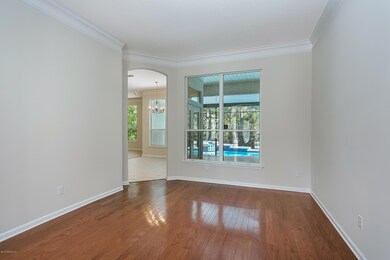 004_Living Room