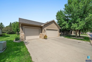 722 E 70th Place, Sioux Falls, SD 57108 - photo 2