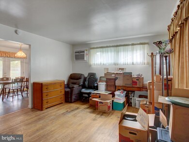 81 Laurel Ave, Chambersburg, PA 17201 - photo 5