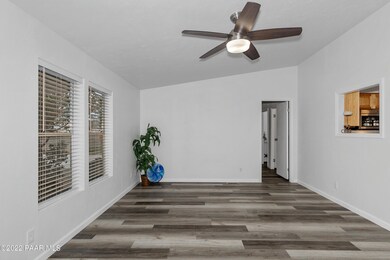 004_Living Room