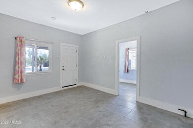 1114 E Portland St-6