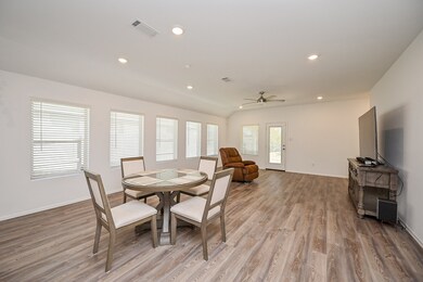 Open sightlines: Maintain connection across the space, reinforcing the home's social flow.
