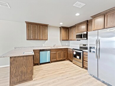 133 Abbey Park Ct, Granbury, TX 76049 - photo 6