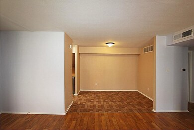 5663 Birchmont Dr unit 4, Houston, TX 77091 - photo 5