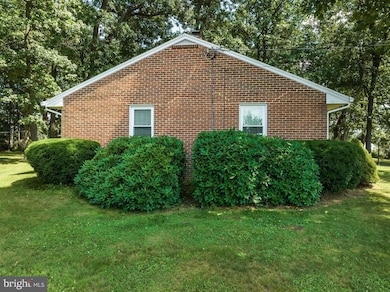 1014 Pine Grove Rd, Hanover, PA 17331 - photo 5