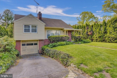 1012 Barberry Rd, Reading, PA 19611 - photo 2