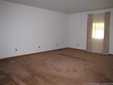 112 E Overton St, Tuscola, IL 61953 - photo 4