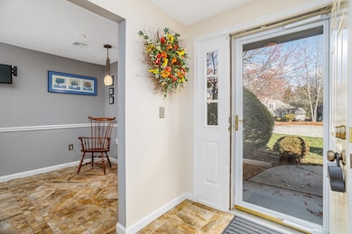 303 Ridgefield Cir unit C, Clinton, MA 01510 - photo 5