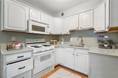 1120 24th St SE, Cedar Rapids, IA 52403 - photo 4