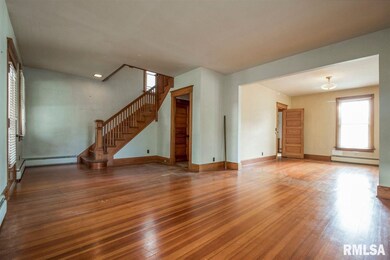 1033 W 15th St, Davenport, IA 52804 - photo 4