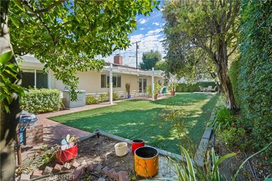 22700 Crespi St, Woodland Hills, CA 91364 - photo 2