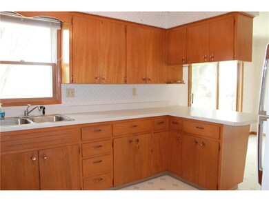 2401 Newport Dr SW, Cedar Rapids, IA 52404 - photo 7