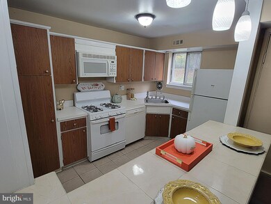 11402 Cherry Hill Rd unit MF-104, Beltsville, MD 20705 - photo 6