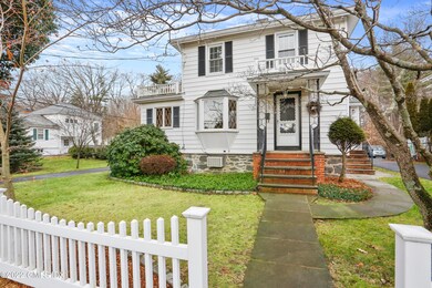001 - 10 Pleasant St Cos Cob CT