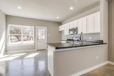 202 Hollingsworth St, Cleburne, TX 76031 - photo 7