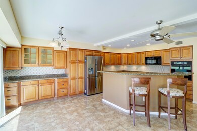 10110 W Highwood Ln, Sun City, AZ 85373 - photo 6