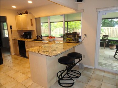Kitchen:  Here's a family sized kitchen with plent