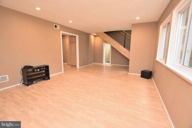 11122 Forest Edge Dr, Reston, VA 20190 - photo 5