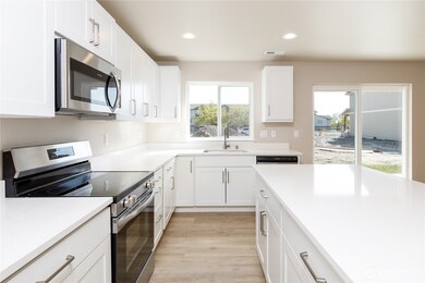 921 W Ted Yao Way, Moses Lake, WA 98837 - photo 4