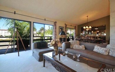 Living room/dining area